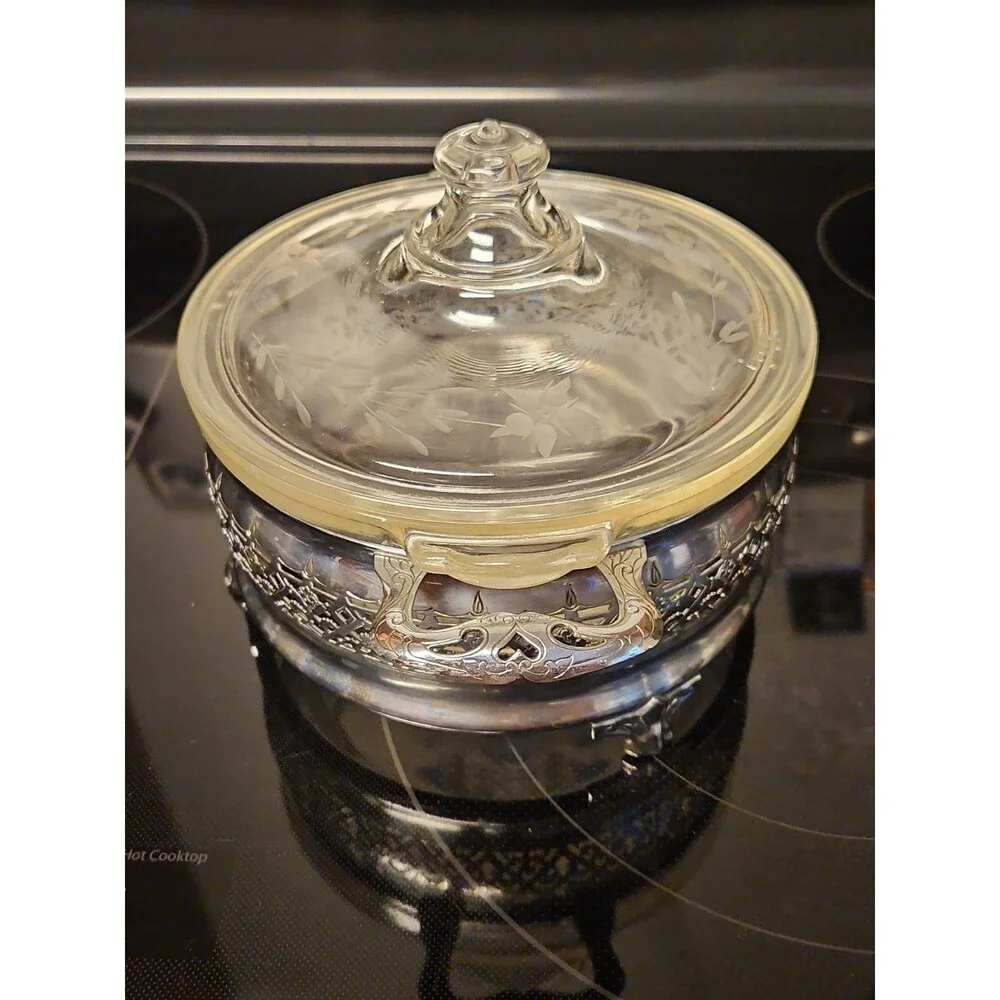 Vintage Pyrex Etched Floral Glass Casserole Dish w/ Lid & Silver Carrier 623 - C